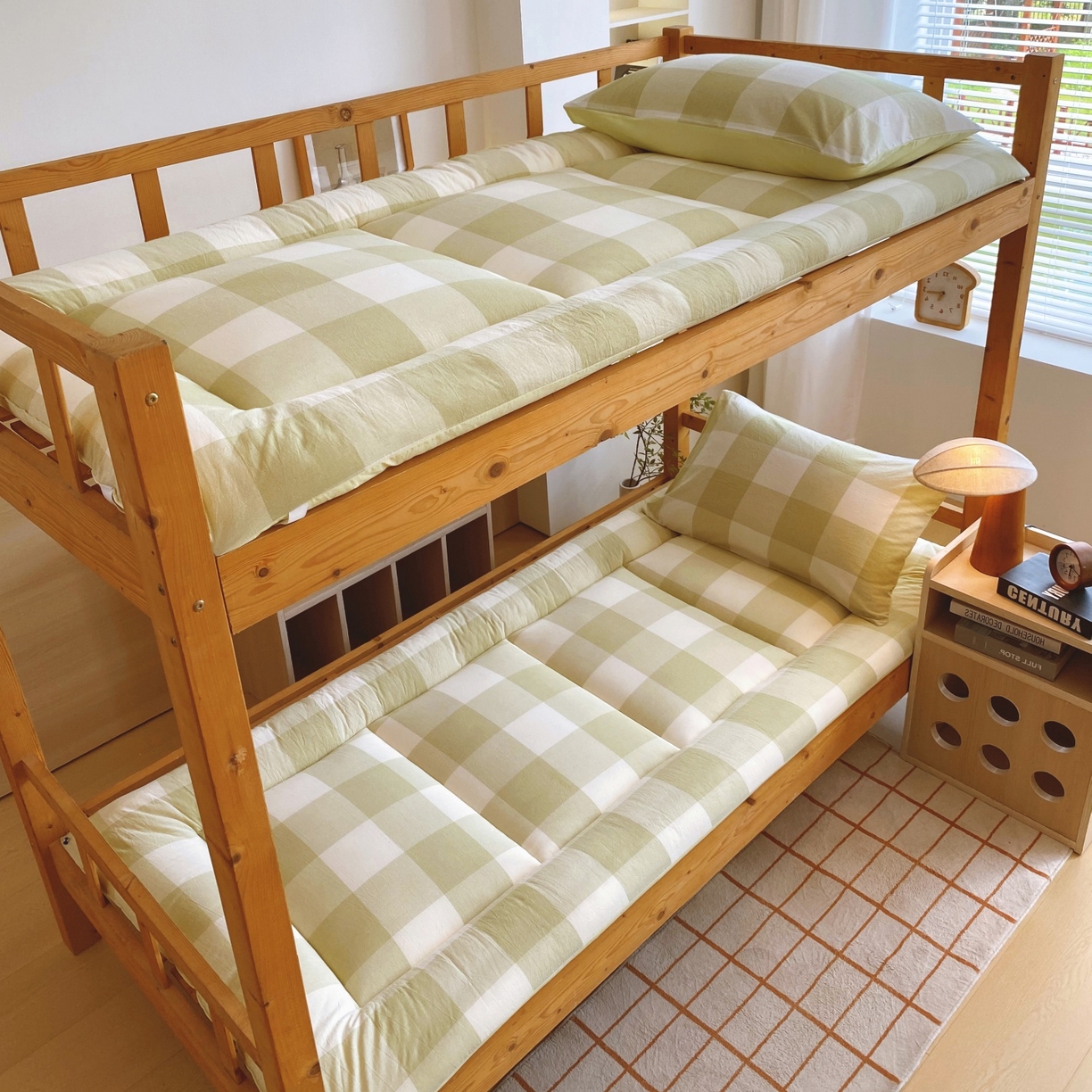 91家纺网 家纺一手货源 找家纺 梵克保罗 2025秋冬新款无印风学生宿舍床褥褥子 抹茶绿大格