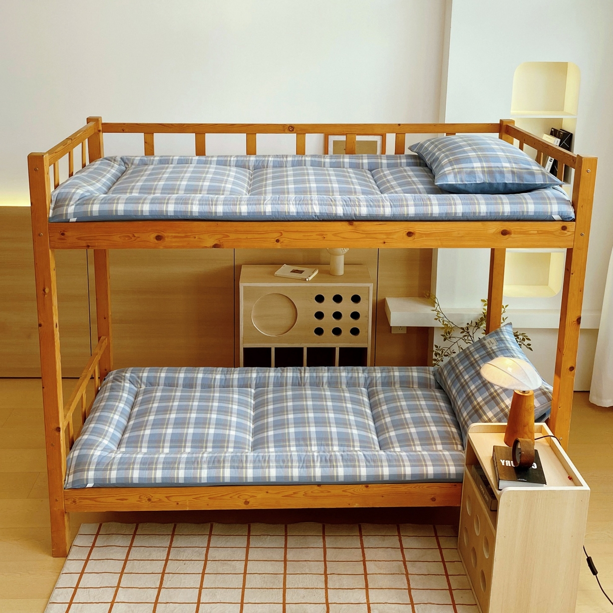 91家纺网 家纺一手货源 找家纺 梵克保罗 2025秋冬新款无印风学生宿舍床褥褥子 云舒蓝