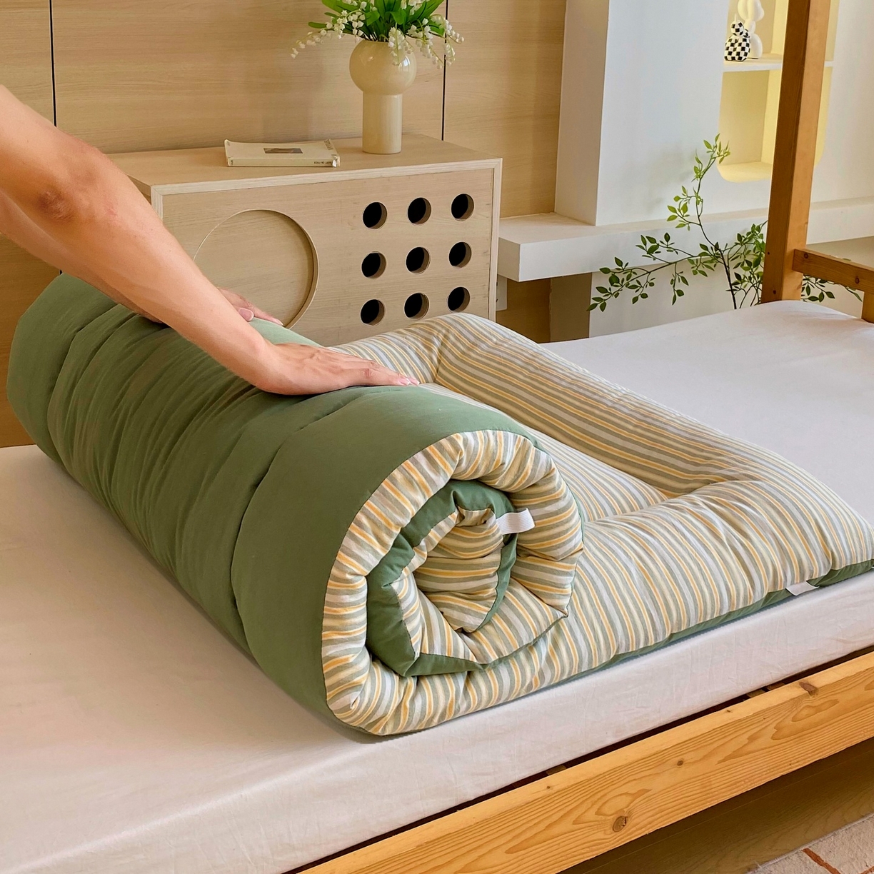 91家纺网 家纺一手货源 找家纺 梵克保罗 2025秋冬新款无印风学生宿舍床褥褥子 绿小条