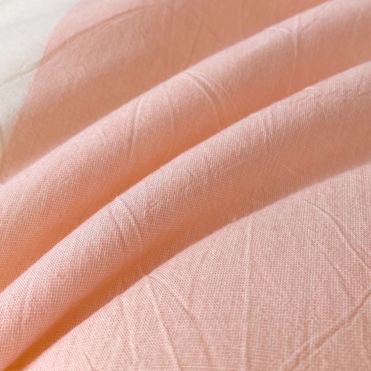 91家纺网 家纺一手货源 找家纺 梵克保罗 2025秋冬新款无印风学生宿舍床褥褥子 粉白长格