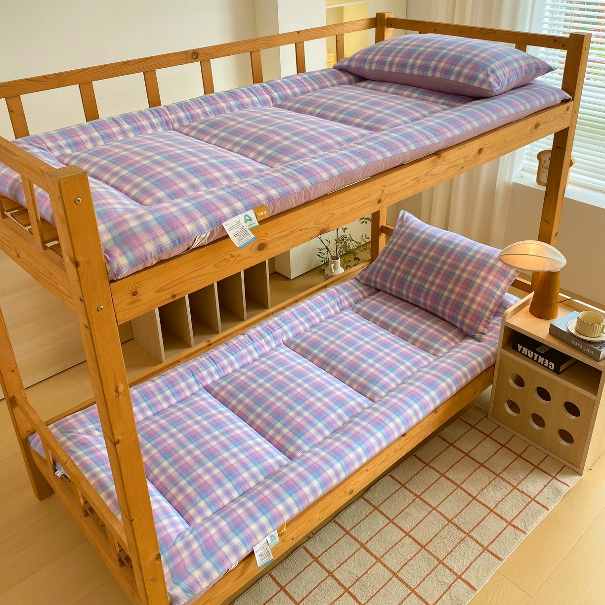 91家纺网 家纺一手货源 找家纺 梵克保罗 2025秋冬新款无印风学生宿舍床褥褥子 云舒紫