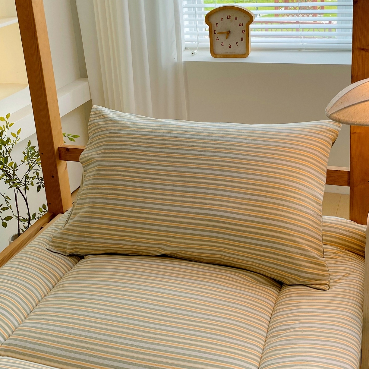 91家纺网 家纺一手货源 找家纺 梵克保罗 2025秋冬新款无印风学生宿舍床褥褥子 绿小条