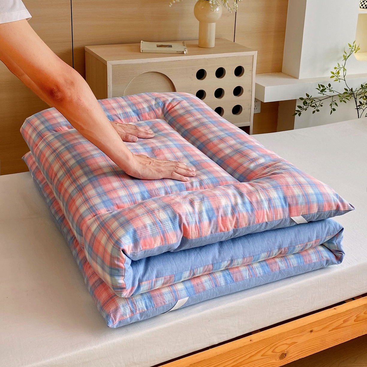 91家纺网 家纺一手货源 找家纺 梵克保罗 2025秋冬新款无印风学生宿舍床褥褥子 云舒粉