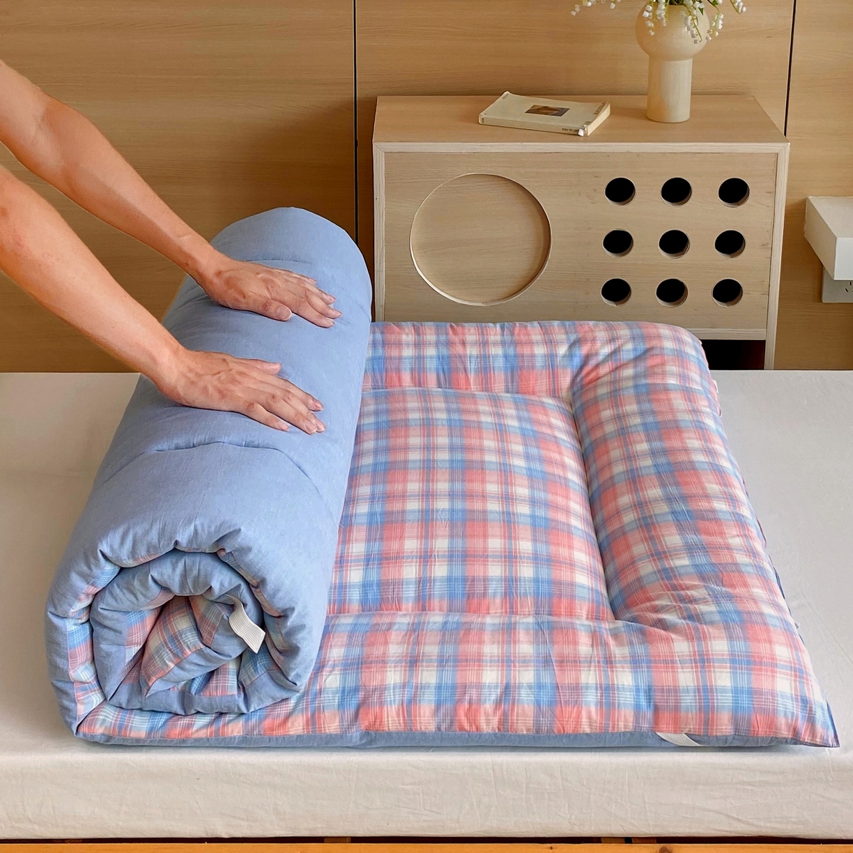 91家纺网 家纺一手货源 找家纺 梵克保罗 2025秋冬新款无印风学生宿舍床褥褥子 云舒粉