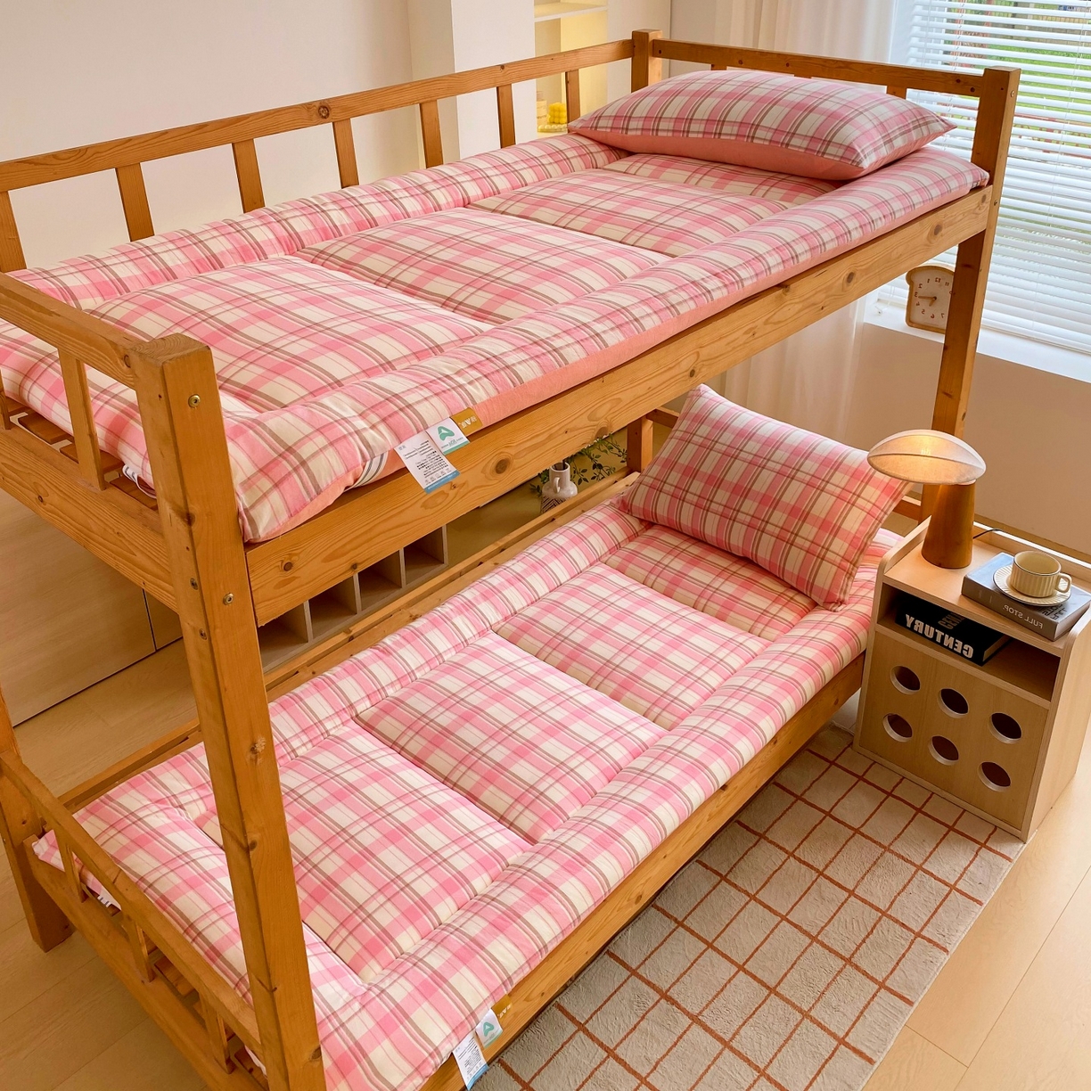 91家纺网 家纺一手货源 找家纺 梵克保罗 2025秋冬新款无印风学生宿舍床褥褥子 初春粉