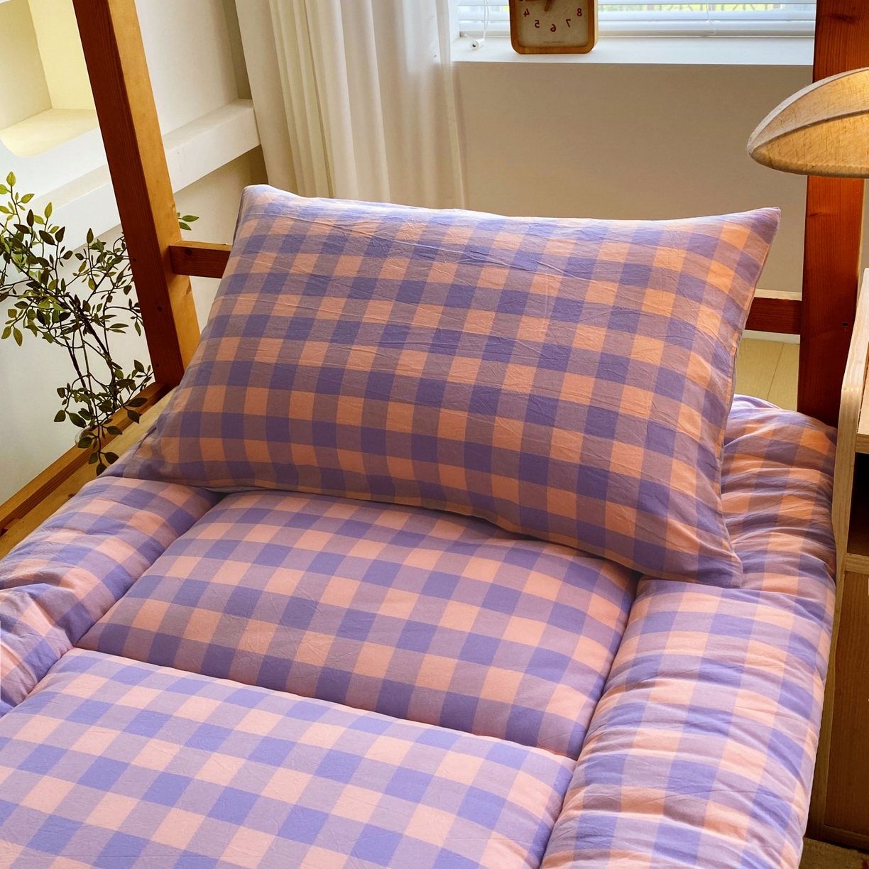 91家纺网 家纺一手货源 找家纺 梵克保罗 2025秋冬新款无印风学生宿舍床褥褥子 紫粉中格