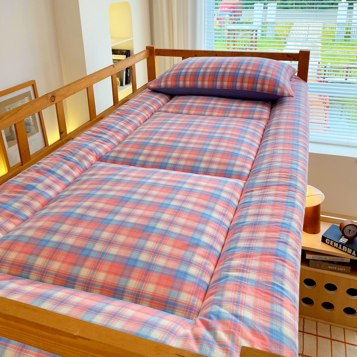 91家纺网 家纺一手货源 找家纺 梵克保罗 2025秋冬新款无印风学生宿舍床褥褥子 云舒粉