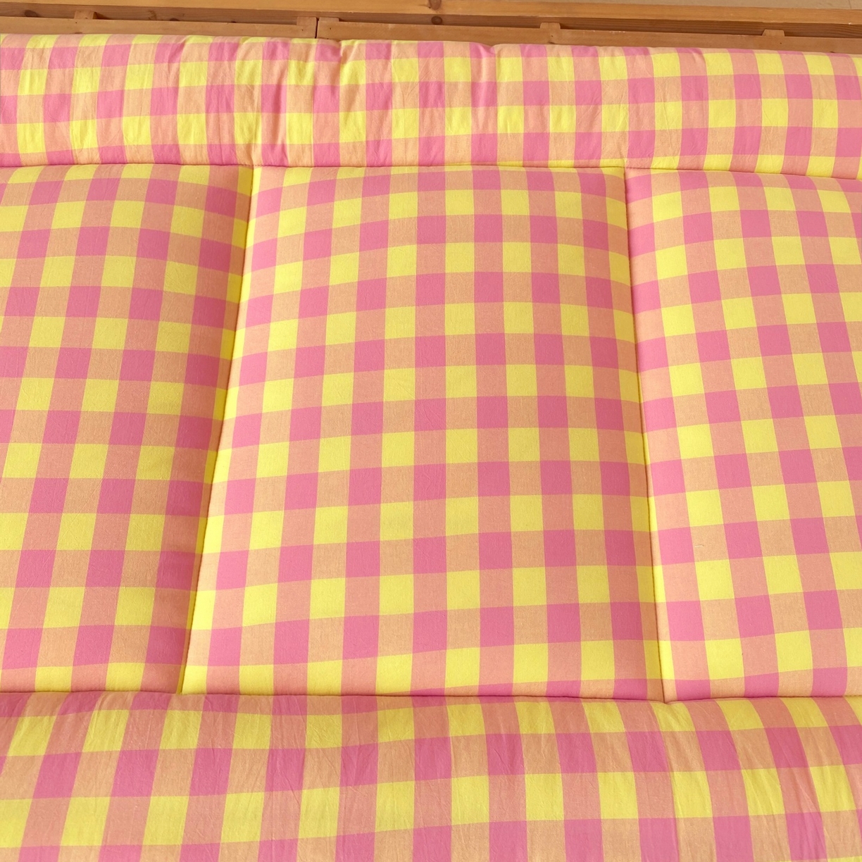 91家纺网 家纺一手货源 找家纺 梵克保罗 2025秋冬新款无印风学生宿舍床褥褥子 黄粉中格