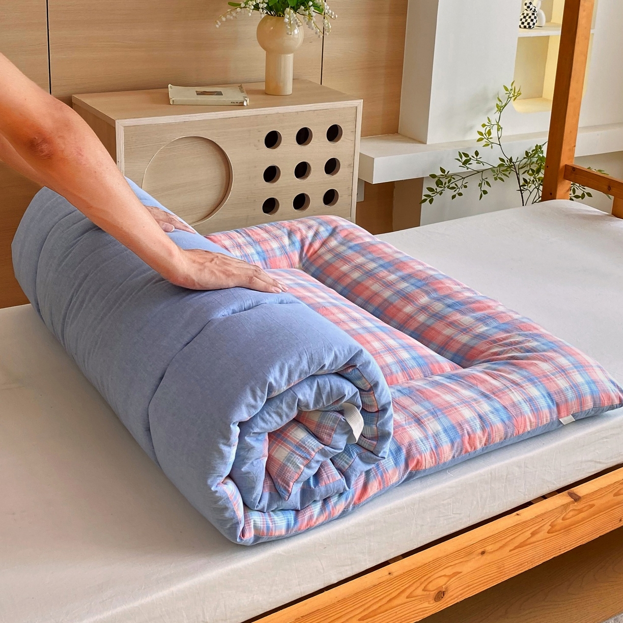 91家纺网 家纺一手货源 找家纺 梵克保罗 2025秋冬新款无印风学生宿舍床褥褥子 云舒粉