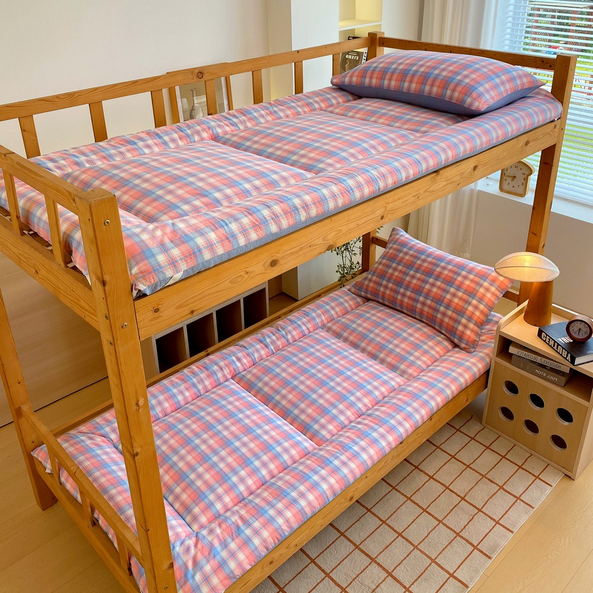 91家纺网 家纺一手货源 找家纺 梵克保罗 2025秋冬新款无印风学生宿舍床褥褥子 云舒粉