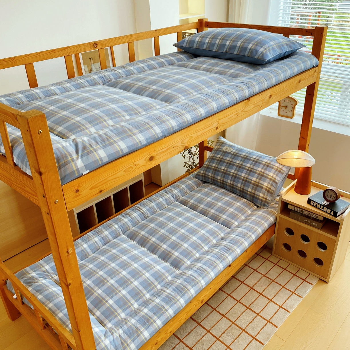 91家纺网 家纺一手货源 找家纺 梵克保罗 2025秋冬新款无印风学生宿舍床褥褥子 云舒蓝