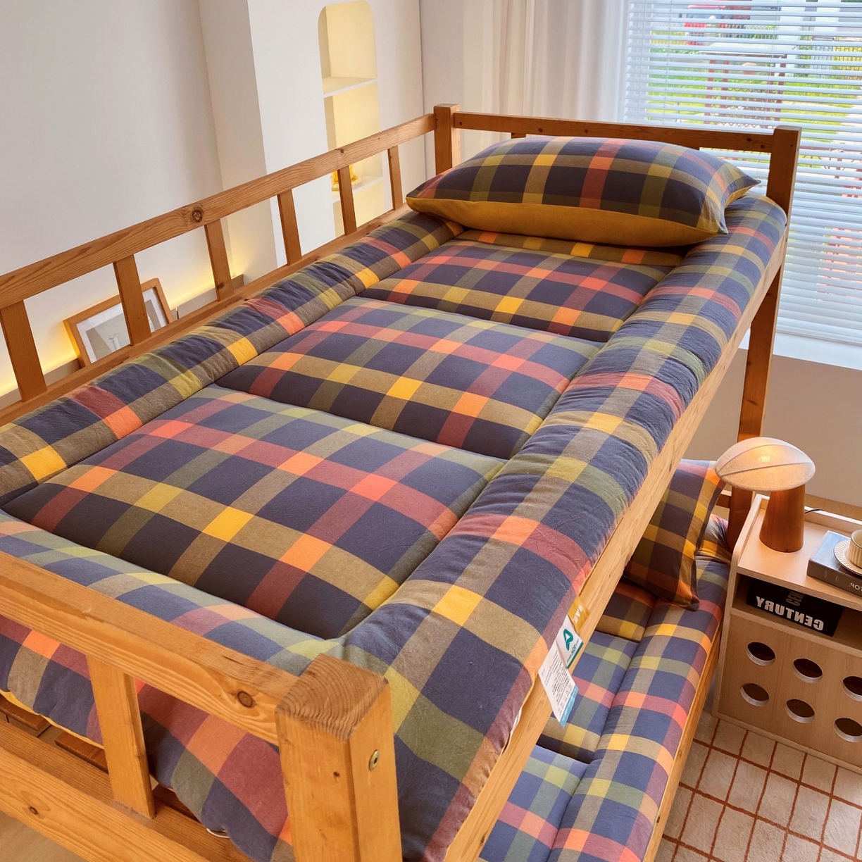 91家纺网 家纺一手货源 找家纺 梵克保罗 2025秋冬新款无印风学生宿舍床褥褥子 牛油果