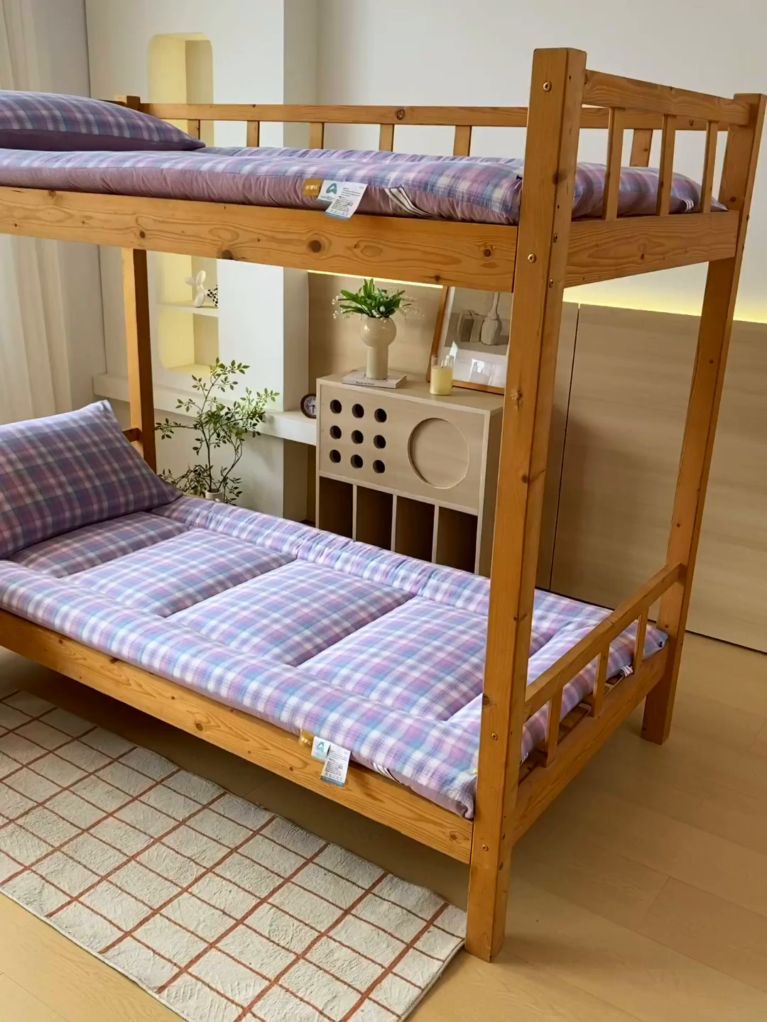 91家纺网 家纺一手货源 找家纺 梵克保罗 2025秋冬新款无印风学生宿舍床褥褥子 云舒紫