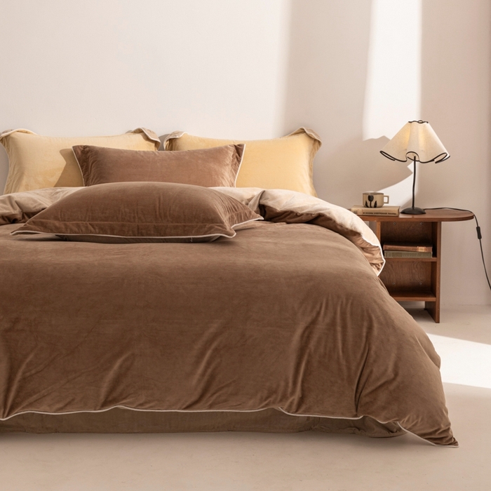 91家纺网 家纺一手货源 找家纺 ONE TWO ONE 121 新品【婴儿绒四件套】2025毛毯被子四件套单件床单被套床笠珊瑚绒牛奶绒冬被法兰绒兔毛绒 棕咖-米咖