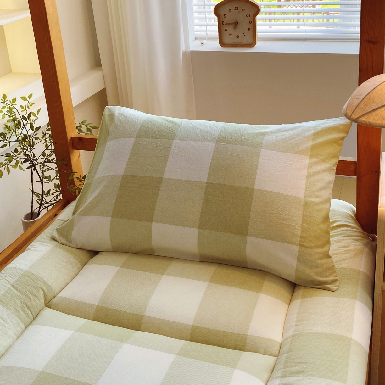 91家纺网 家纺一手货源 找家纺 梵克保罗 2025秋冬新款无印风学生宿舍床褥褥子 抹茶绿大格