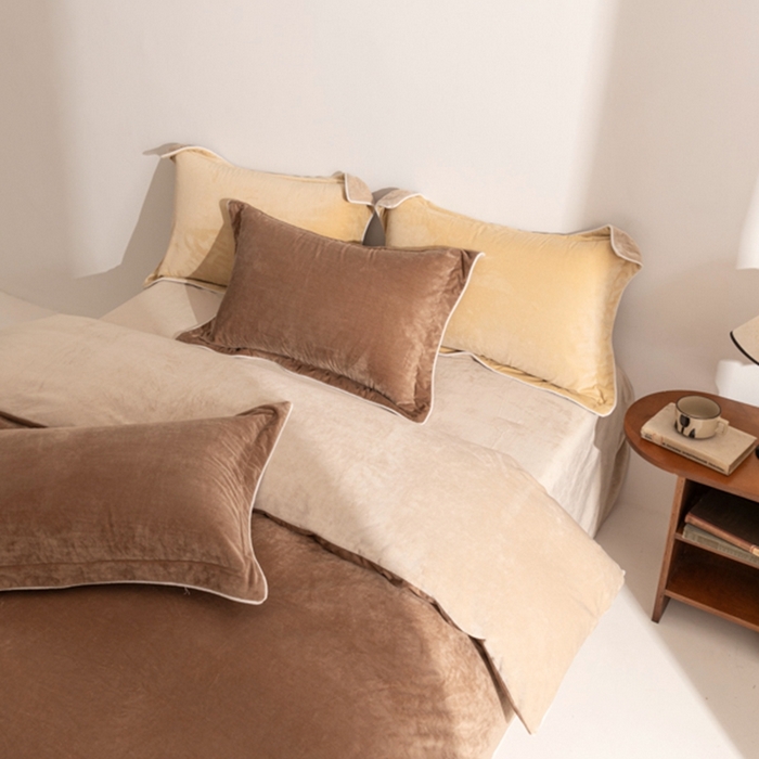 91家纺网 家纺一手货源 找家纺 ONE TWO ONE 121 新品【婴儿绒四件套】2025毛毯被子四件套单件床单被套床笠珊瑚绒牛奶绒冬被法兰绒兔毛绒 棕咖-米咖