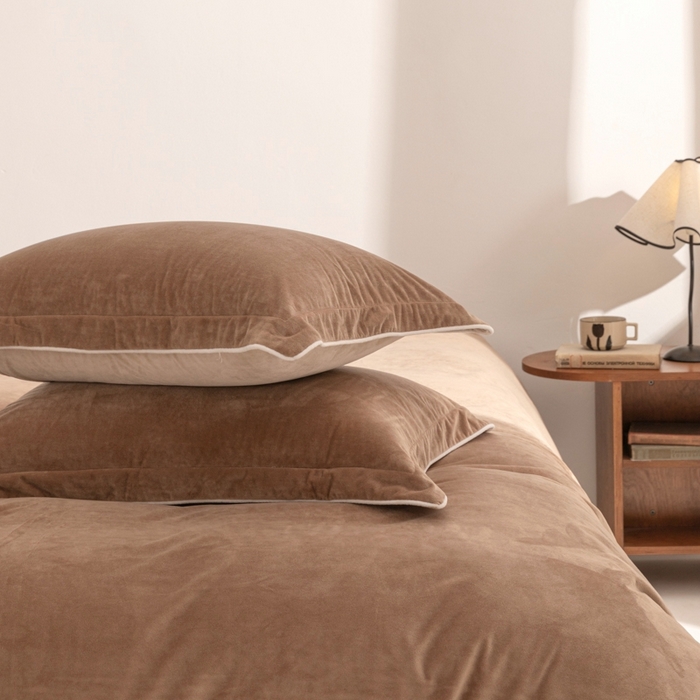 91家纺网 家纺一手货源 找家纺 ONE TWO ONE 121 新品【婴儿绒四件套】2025毛毯被子四件套单件床单被套床笠珊瑚绒牛奶绒冬被法兰绒兔毛绒 棕咖-米咖