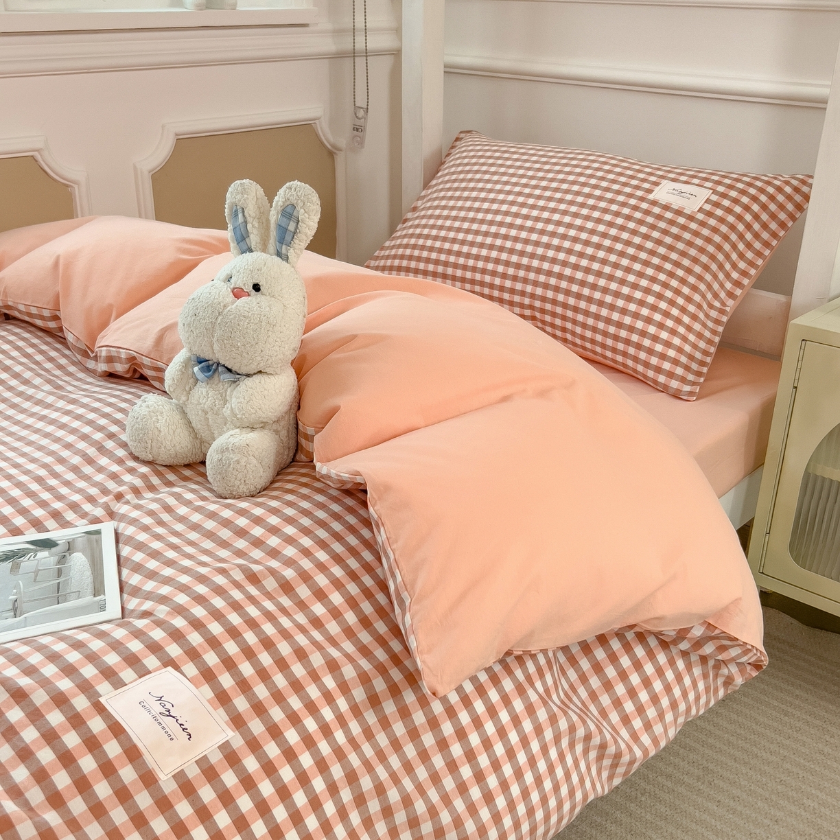 91家纺网 家纺一手货源 找家纺 梵克保罗 2025春夏新款水洗棉学生宿舍床单款床笠款三件套六件套大礼包学生季 玉小格