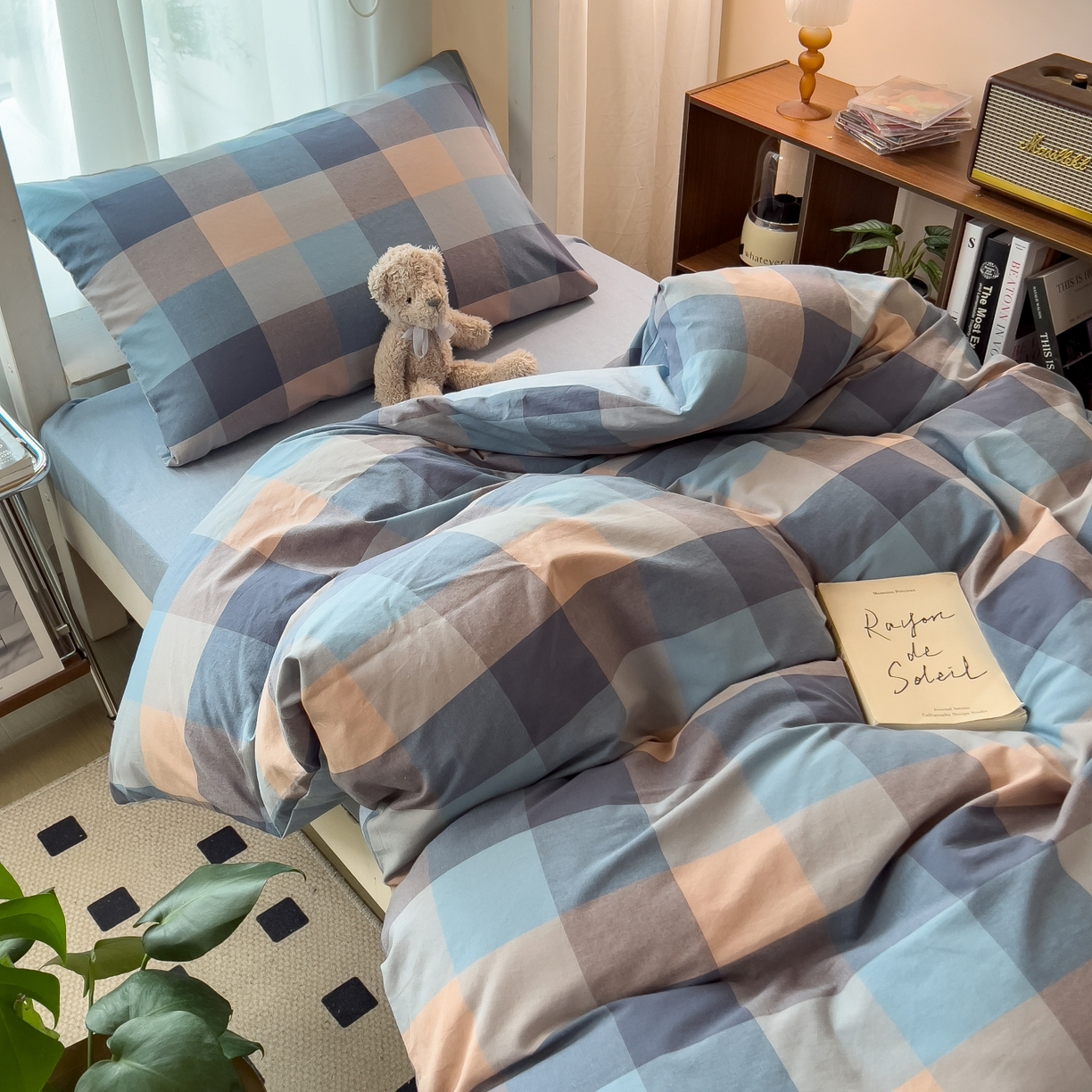 91家纺网 家纺一手货源 找家纺 梵克保罗 2025春夏新款水洗棉学生宿舍床单款床笠款三件套六件套大礼包学生季 炫彩蓝格