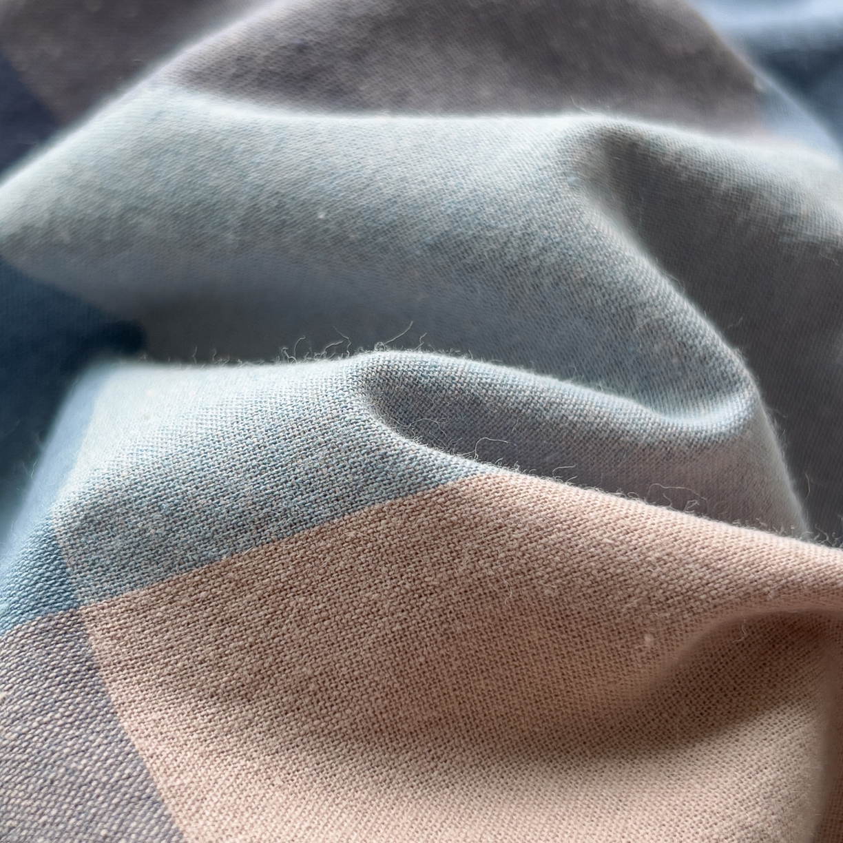 91家纺网 家纺一手货源 找家纺 梵克保罗 2025春夏新款水洗棉学生宿舍床单款床笠款三件套六件套大礼包学生季 炫彩蓝格