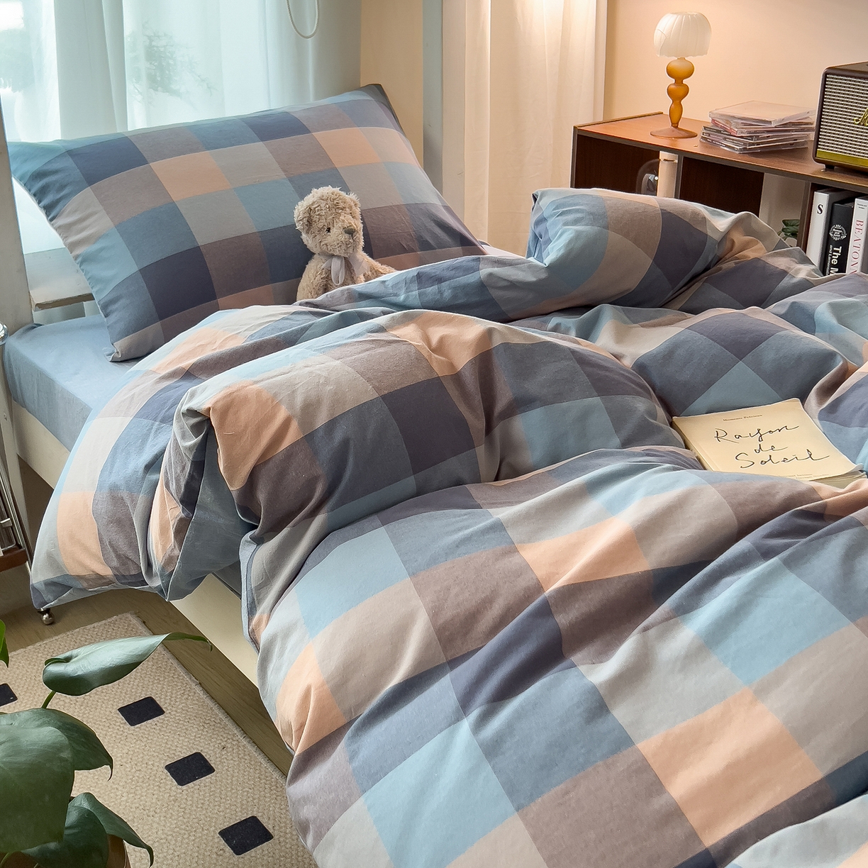 91家纺网 家纺一手货源 找家纺 梵克保罗 2025春夏新款水洗棉学生宿舍床单款床笠款三件套六件套大礼包学生季 炫彩蓝格