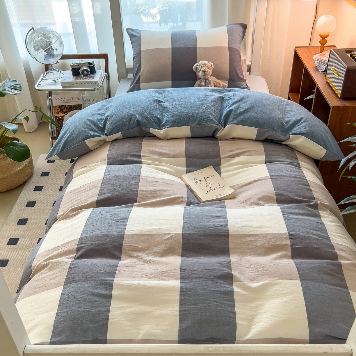 91家纺网 家纺一手货源 找家纺 梵克保罗 2025春夏新款水洗棉学生宿舍床单款床笠款三件套六件套大礼包学生季 深蓝大格