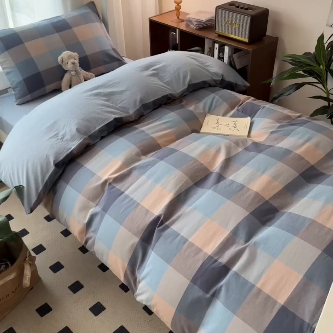 91家纺网 家纺一手货源 找家纺 梵克保罗 2025春夏新款水洗棉学生宿舍床单款床笠款三件套六件套大礼包学生季 炫彩蓝格