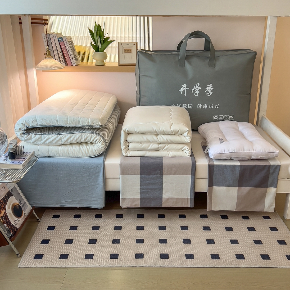 91家纺网 家纺一手货源 找家纺 梵克保罗 2025春夏新款水洗棉学生宿舍床单款床笠款三件套六件套大礼包学生季 深蓝大格