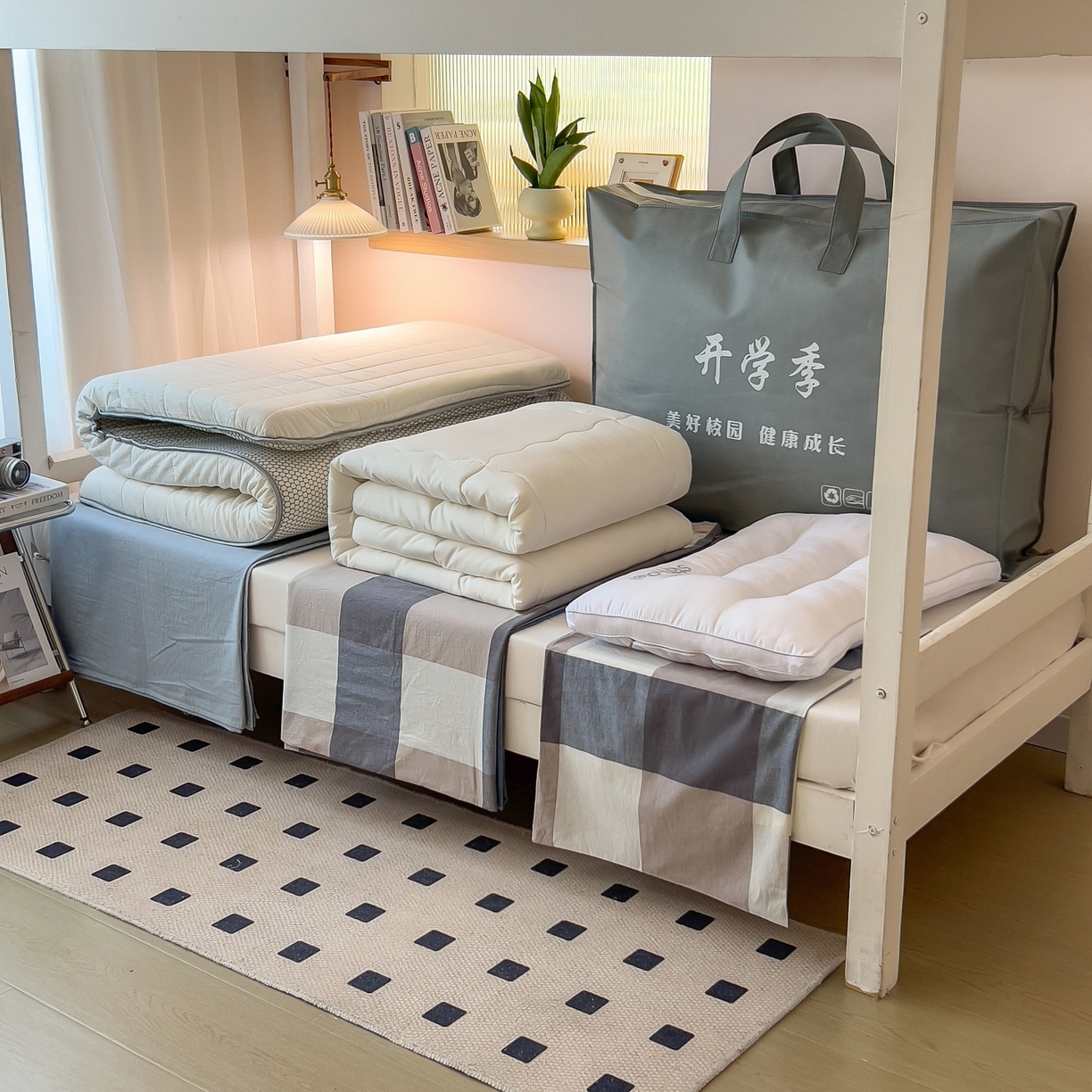 91家纺网 家纺一手货源 找家纺 梵克保罗 2025春夏新款水洗棉学生宿舍床单款床笠款三件套六件套大礼包学生季 深蓝大格