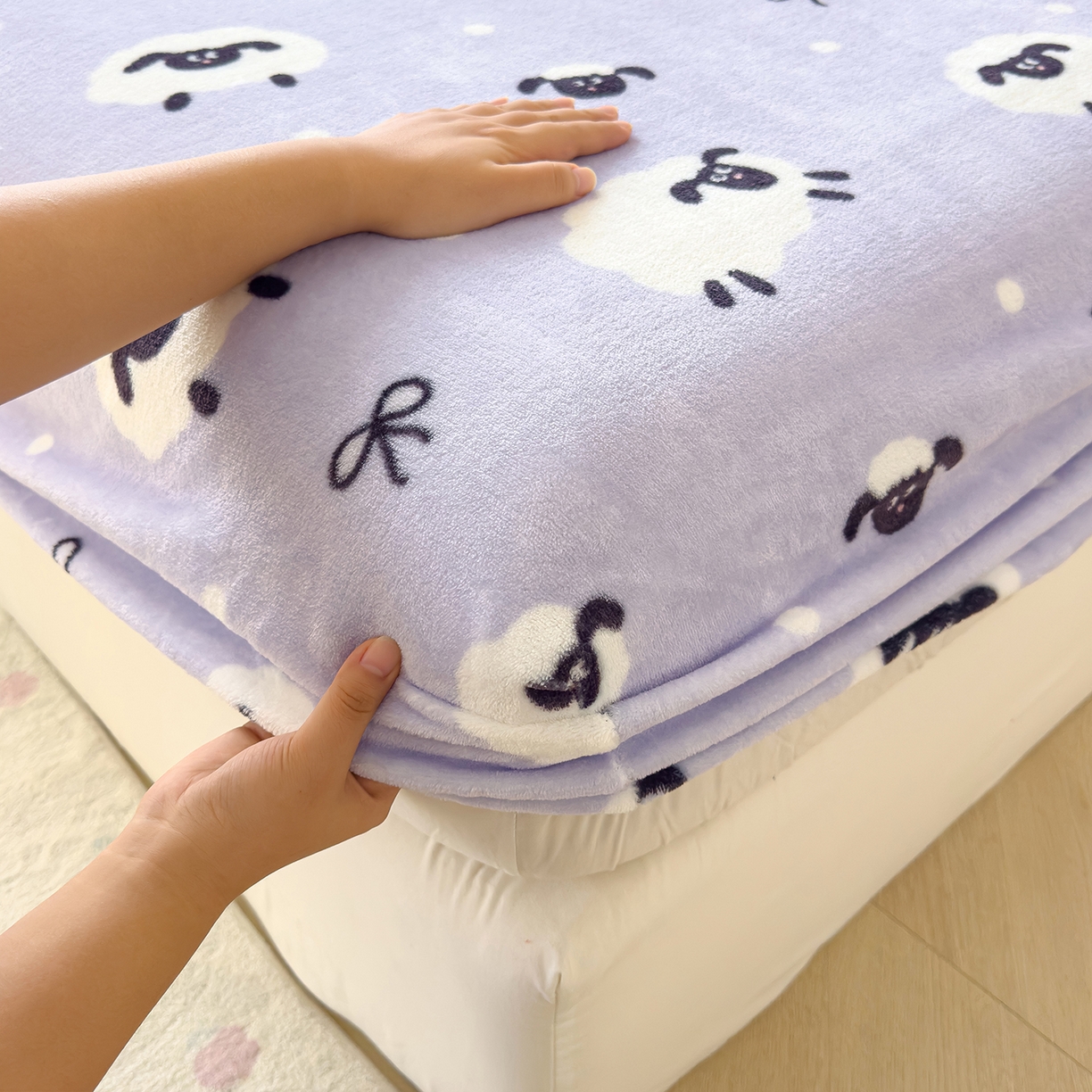 91家纺网 家纺一手货源 找家纺 久云居 2025新款高克重牛奶绒床笠 绵阳牧场