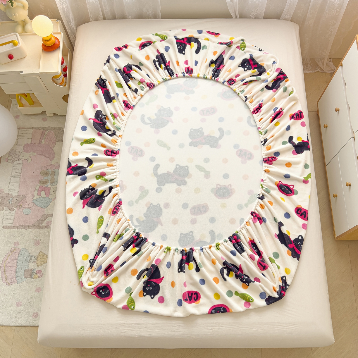 91家纺网 家纺一手货源 找家纺 久云居 2025新款高克重牛奶绒床笠 波点黑猫