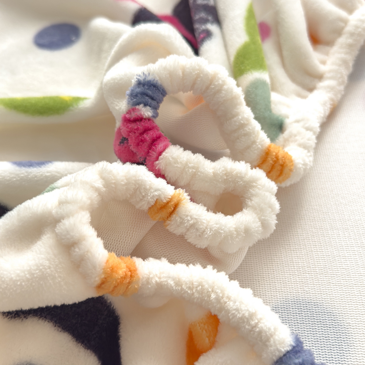 91家纺网 家纺一手货源 找家纺 久云居 2025新款高克重牛奶绒床笠 波点黑猫