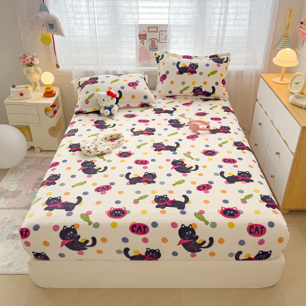 91家纺网 家纺一手货源 找家纺 久云居 2025新款高克重牛奶绒床笠 波点黑猫