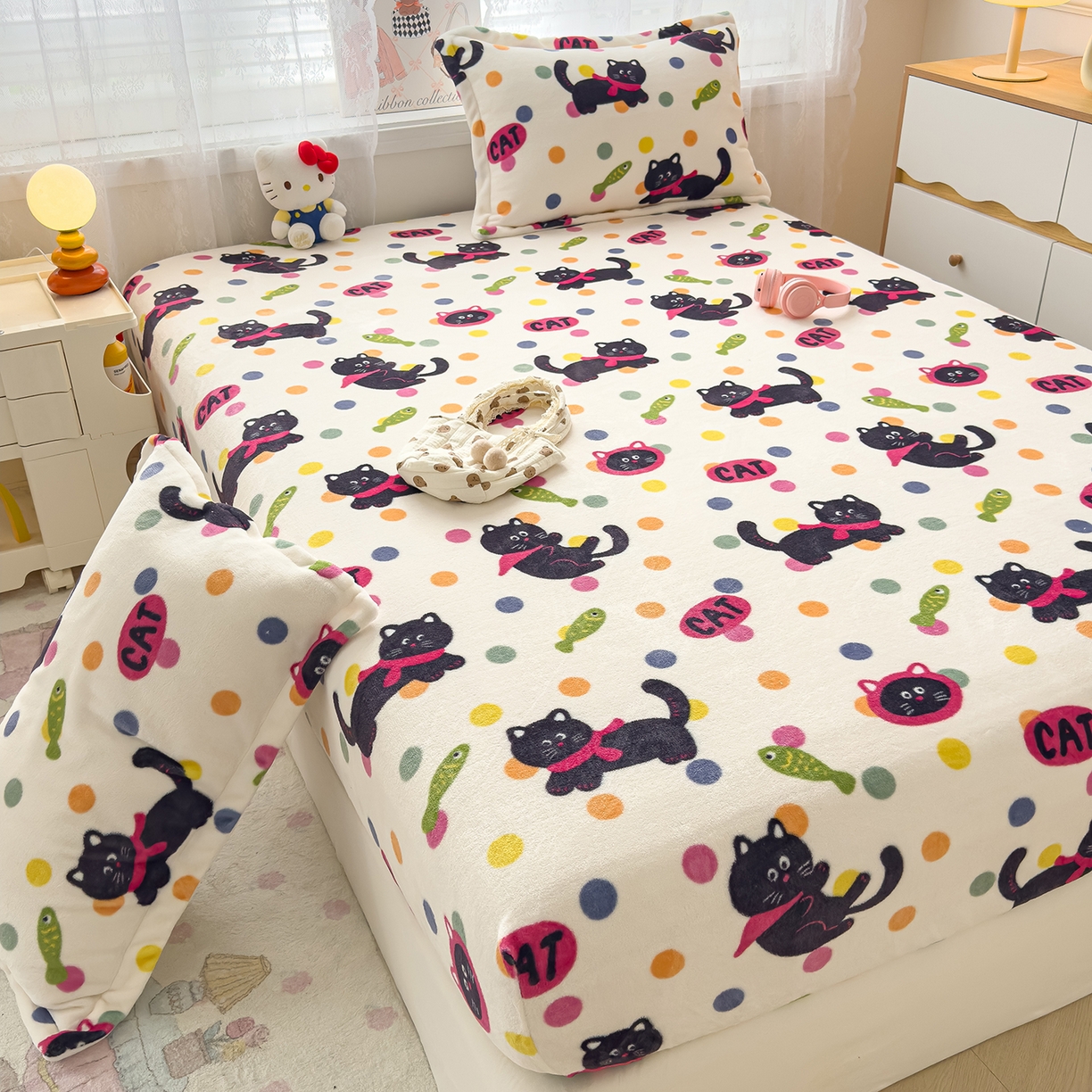 91家纺网 家纺一手货源 找家纺 久云居 2025新款高克重牛奶绒床笠 波点黑猫