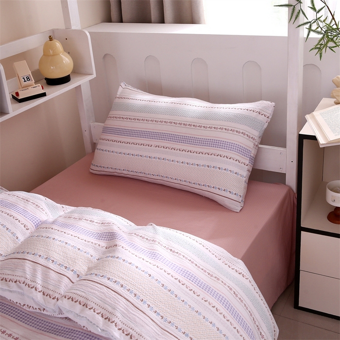 91家纺网 家纺一手货源 找家纺 梵克保罗 2025春夏新款双层纱学生宿舍床单款三件套六件套大礼包学生季 金榜题名条纹