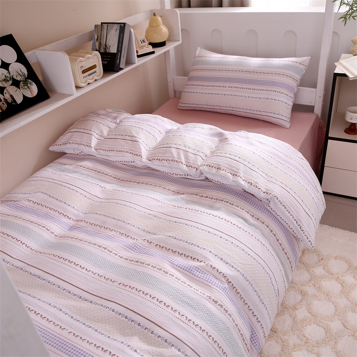 91家纺网 家纺一手货源 找家纺 梵克保罗 2025春夏新款双层纱学生宿舍床单款三件套六件套大礼包学生季 金榜题名条纹