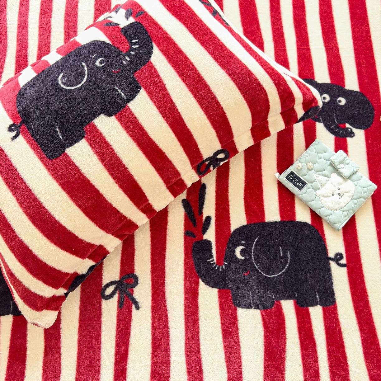 91家纺网 家纺一手货源 找家纺 久云居 2025新款高克重牛奶绒床笠 大象乐园