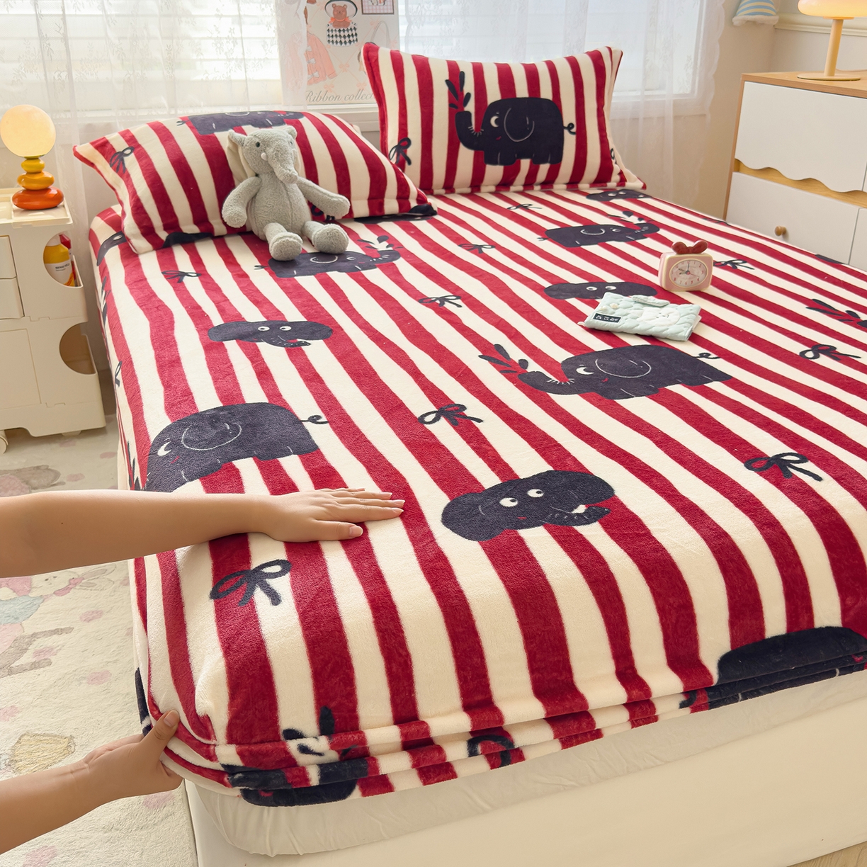 91家纺网 家纺一手货源 找家纺 久云居 2025新款高克重牛奶绒床笠 大象乐园