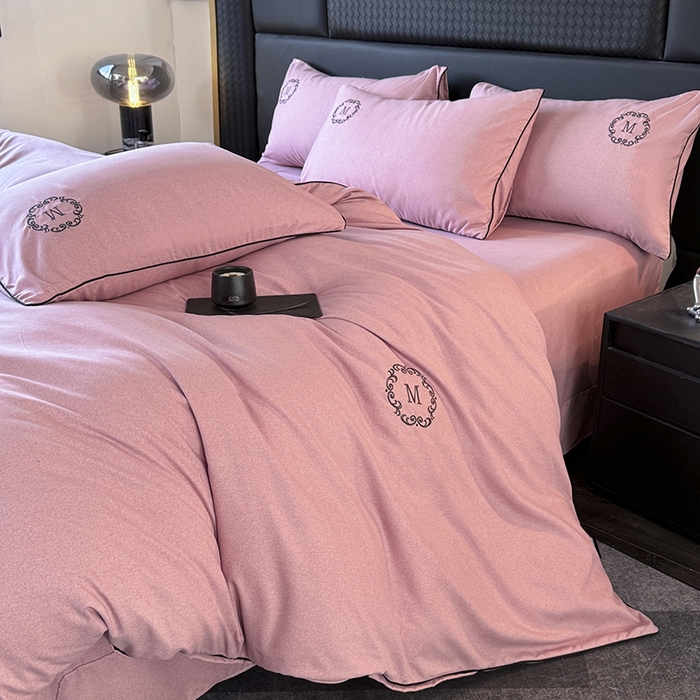 91家纺网 家纺一手货源 找家纺 （总）梵克保罗 2025秋冬新款加厚肌理纹碳素磨毛刺绣嵌绳轻奢四件套-慕韵