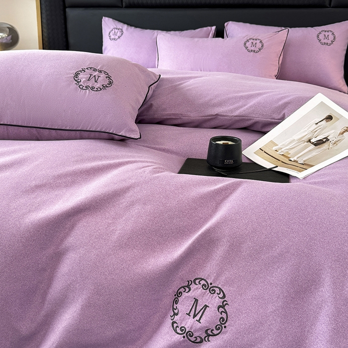 91家纺网 家纺一手货源 找家纺 梵克保罗 2025秋冬新款加厚肌理纹碳素磨毛刺绣嵌绳轻奢四件套-慕韵 慕韵-紫