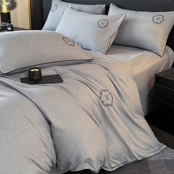 91家纺网 家纺一手货源 找家纺 梵克保罗 2025秋冬新款加厚肌理纹碳素磨毛刺绣嵌绳轻奢四件套-慕韵 慕韵-灰