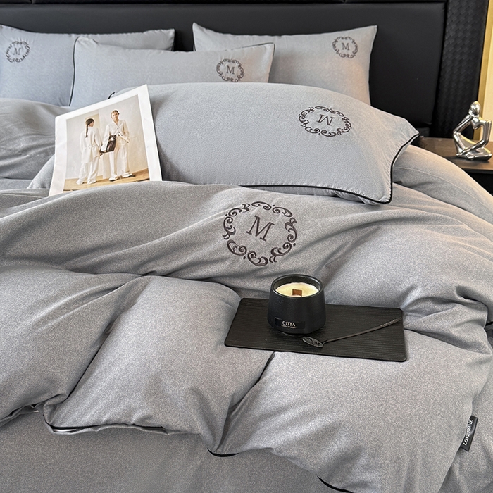 91家纺网 家纺一手货源 找家纺 梵克保罗 2025秋冬新款加厚肌理纹碳素磨毛刺绣嵌绳轻奢四件套-慕韵 慕韵-灰