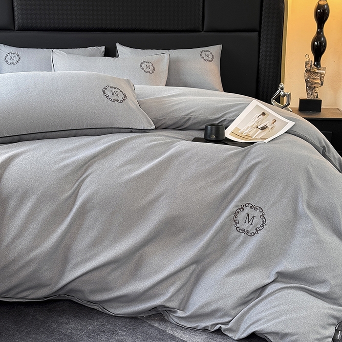 91家纺网 家纺一手货源 找家纺 梵克保罗 2025秋冬新款加厚肌理纹碳素磨毛刺绣嵌绳轻奢四件套-慕韵 慕韵-灰