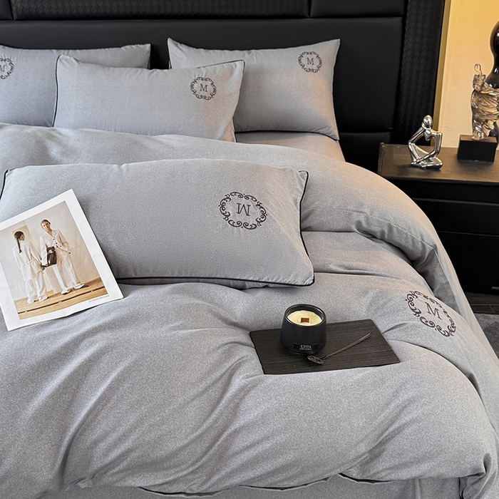 91家纺网 家纺一手货源 找家纺 梵克保罗 2025秋冬新款加厚肌理纹碳素磨毛刺绣嵌绳轻奢四件套-慕韵 慕韵-灰