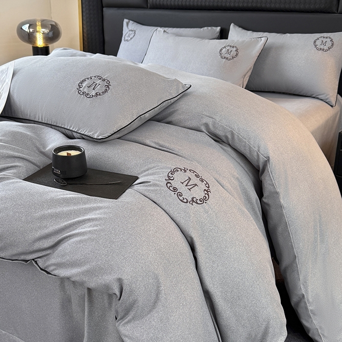 91家纺网 家纺一手货源 找家纺 梵克保罗 2025秋冬新款加厚肌理纹碳素磨毛刺绣嵌绳轻奢四件套-慕韵 慕韵-灰