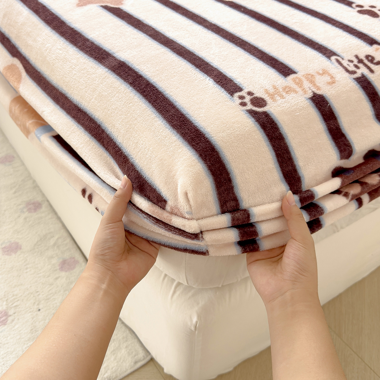 91家纺网 家纺一手货源 找家纺 久云居 2025新款高克重牛奶绒床笠 卡多啦