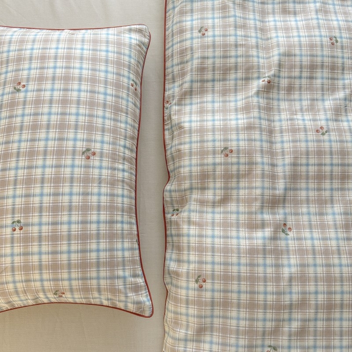 91家纺网 家纺一手货源 找家纺 梵克保罗 2025秋冬新款全棉印花嵌绳款小清新系列四件套 樱桃格格