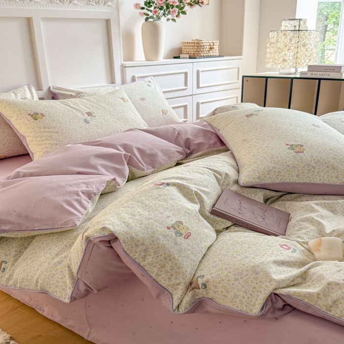 91家纺网 家纺一手货源 找家纺 梵克保罗 2025秋冬新款全棉印花嵌绳款小清新系列四件套 兔斯基