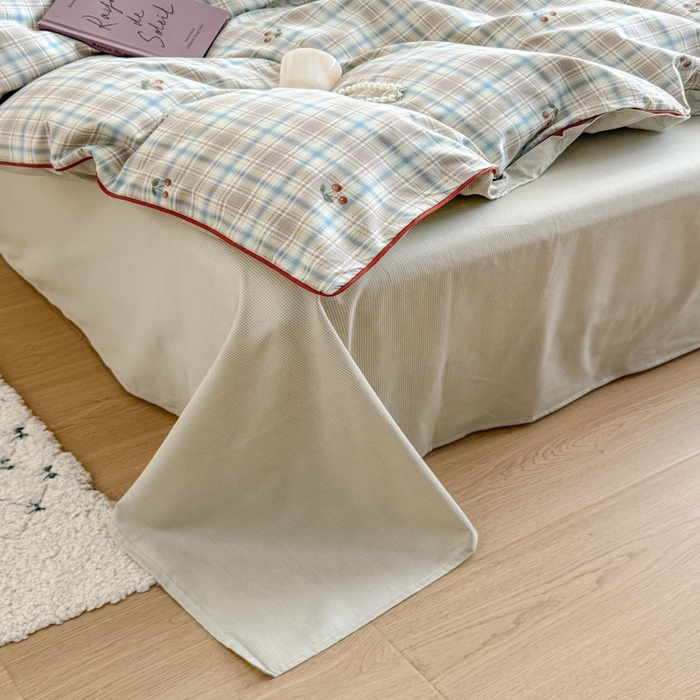 91家纺网 家纺一手货源 找家纺 梵克保罗 2025秋冬新款全棉印花嵌绳款小清新系列四件套 樱桃格格