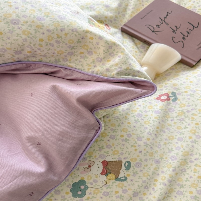 91家纺网 家纺一手货源 找家纺 梵克保罗 2025秋冬新款全棉印花嵌绳款小清新系列四件套 兔斯基